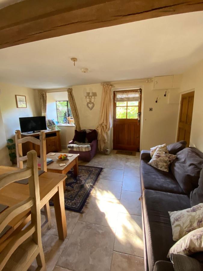 Dove Cottage Bisley  Kültér fotó